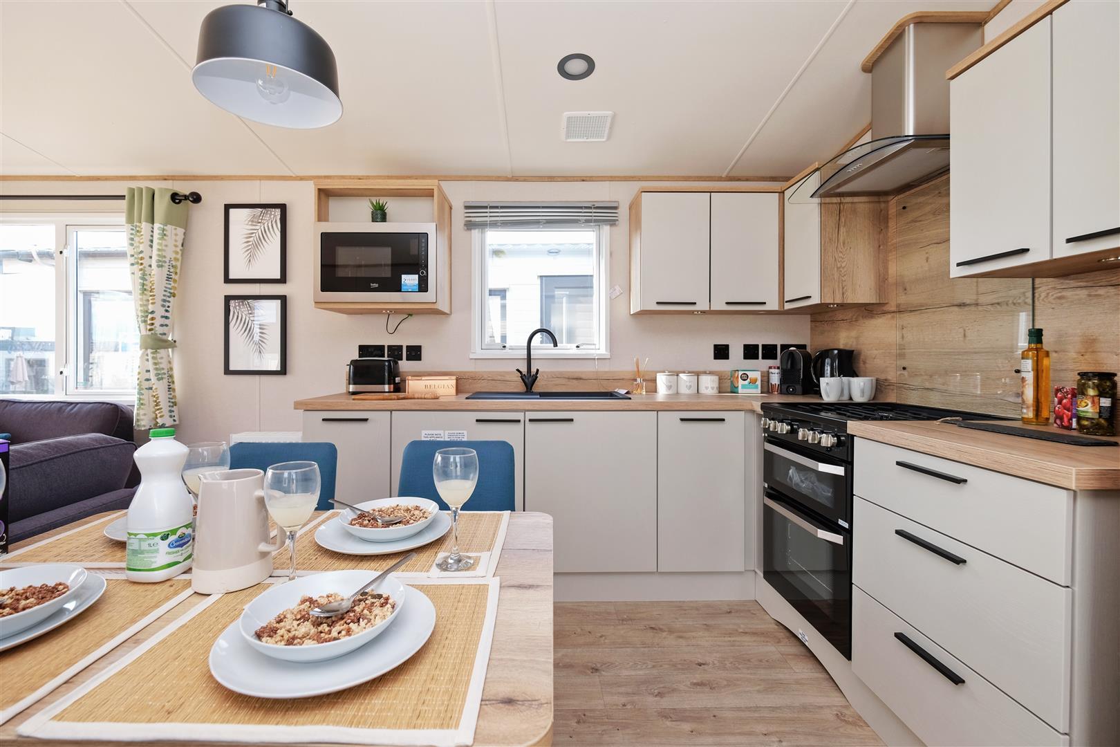 2 Bed, 2 Bath Property For Sale in Alberta Holiday Park,, Seasalter